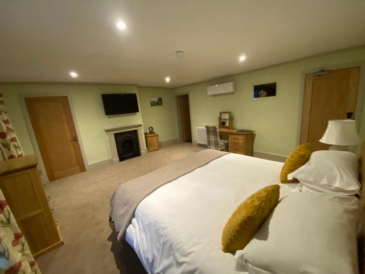 The Peppermill Town House Hotel & Restaurant ディバイザス エクステリア 写真